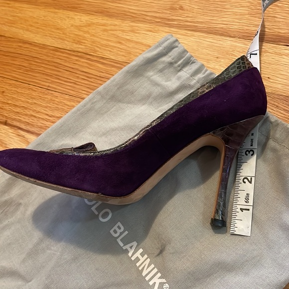 Manolo Blahnik Purple Velvet Heels - Picture 6 of 10
